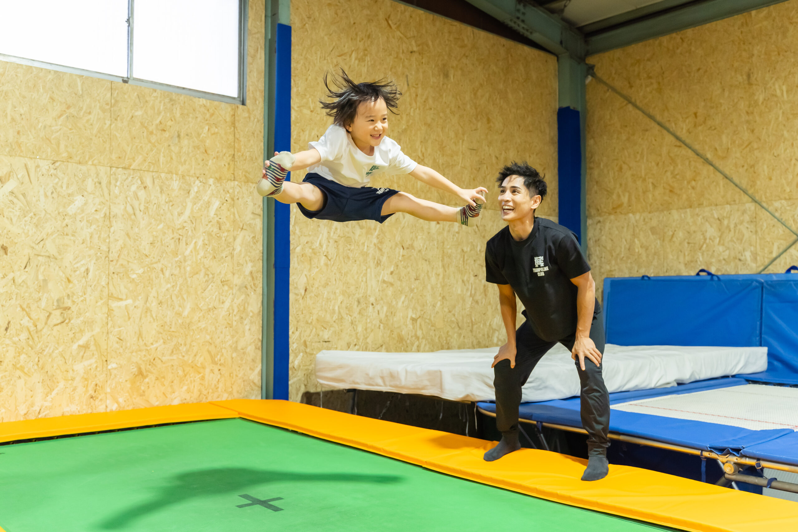 戸田市のトランポリン教室 REX | 遊びが、最強のトレーニングになる。
